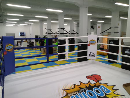 Profesjonalny ring bokserski z podestem 7 x 7 m