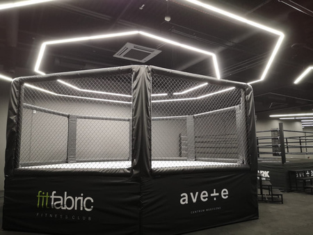 Profesjonalna klatka MMA z podestem 9 x 9 m