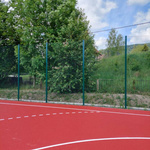 Ogrodzenie boiska sportowego z siatki stalowej