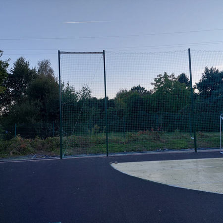 Piłkochwyt 6m stalowy cynkowany lakierowany