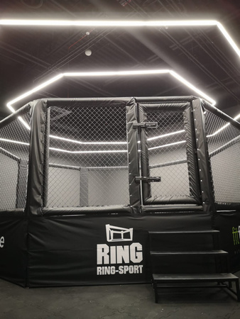 Profesjonalna klatka MMA z podestem 5 x 5 m
