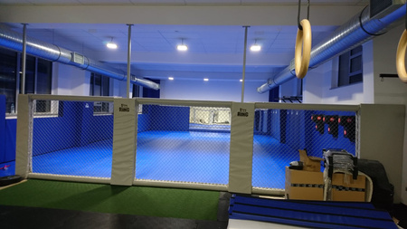 Panele MMA w formie ścian do oktagonu