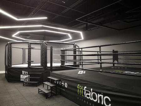 Profesjonalny ring bokserski z podestem 5 x 5 m