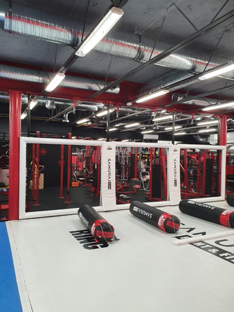 Panele MMA w formie ścian do oktagonu