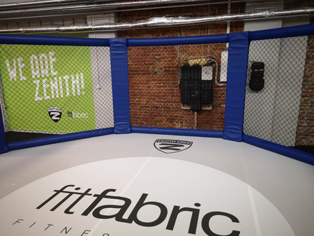 Profesjonalna klatka MMA z podestem 9 x 9 m