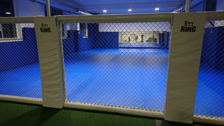 Panele MMA w formie ścian do oktagonu