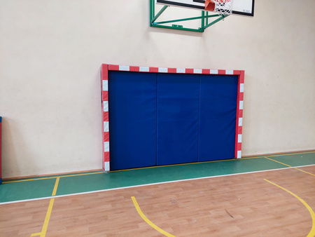 Bramka ścienna z materacy na salę gimnastyczną