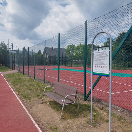 Ogrodzenie boiska sportowego z siatki stalowej