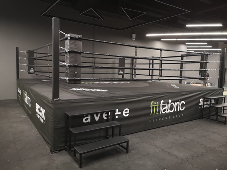 Profesjonalny ring bokserski z podestem 5 x 5 m