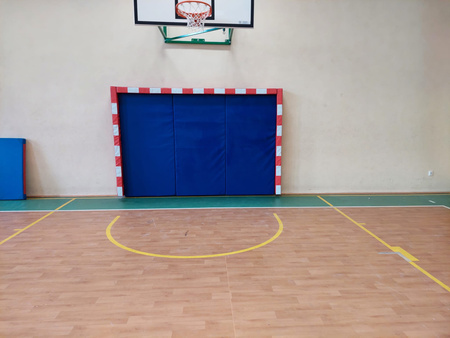 Bramka ścienna z materacy na salę gimnastyczną