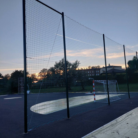 Piłkochwyt 6m stalowy cynkowany lakierowany